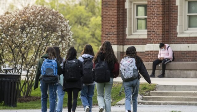 Administracja Trumpa zakończy dotacje na usługi pomocnicze w wielu szkołach w Illinois
| przegladursynowski.pl