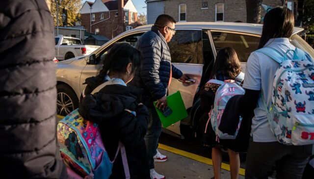 As immigration agents swooped into Chicago this fall, communities stepped up to get kids to school safely | przegladursynowski.pl