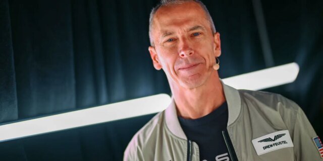 Astronauta szkolący turystów do latania na pierwszej na świecie komercyjnej Astronauta szkolący turystów do latania na pierwszej na świecie komercyjnej stacji kosmicznej
| przegladursynowski.pl