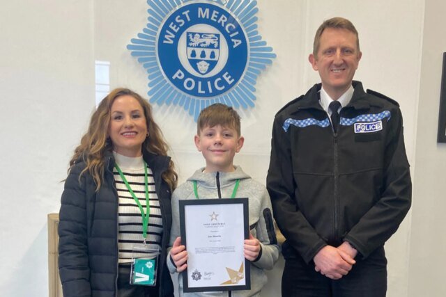 Bohaterski chłopiec, 12 lat, ratuje życie mamie, która straciła przytomność podczas jazdy na gazie
| przegladursynowski.pl