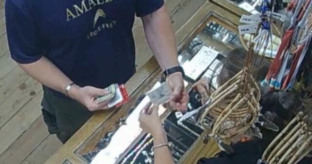 Były żołnierz Navy SEAL planował wystrzelić materiały wybuchowe w stronę policji podczas wiecu „No Kings” w San Diego
| przegladursynowski.pl