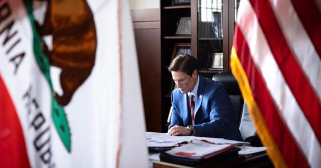 Hochman twierdzi, że ICE „bezprawnie zatrzymało” pracownika biura prokuratora hrabstwa Los Angeles
| przegladursynowski.pl