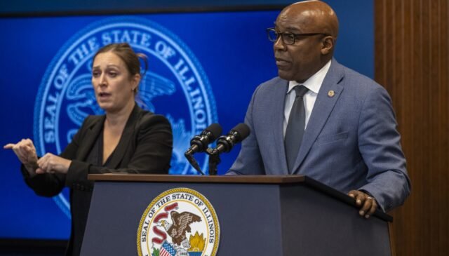 Illinois przyłącza się do pozwu po tym, jak federalni ponownie zagrozili miliardowym finansowaniem w związku z rozporządzeniem Trumpa skierowanym do osób transpłciowych
| przegladursynowski.pl