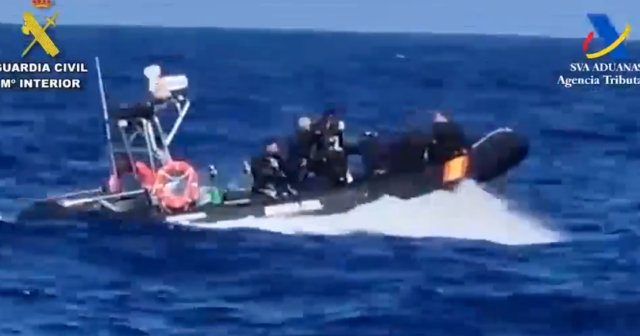 Policja twierdzi, że grupa narkotykowa wykorzystywała pływaków do przechowywania kokainy na statkach na morzu
| przegladursynowski.pl