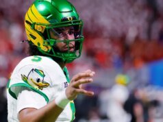 Próbny draft do NFL 2026: powrót Dantego Moore’a do Oregonu ma wpływ na pierwszą rundę
| przegladursynowski.pl Próbny draft do NFL 2026: powrót Dantego Moore’a do Oregonu ma wpływ na pierwszą rundę
| przegladursynowski.pl