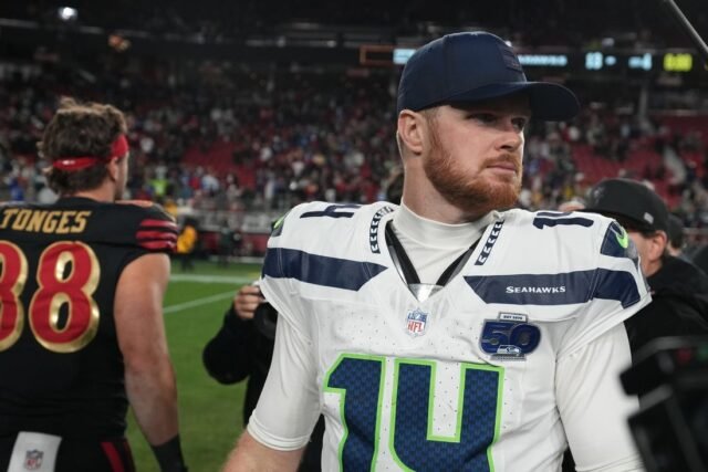 Seahawks QB Sam Darnold doznaje kontuzji mięśnia skośnego, ale planuje zagrać w sobotę.
| przegladursynowski.pl