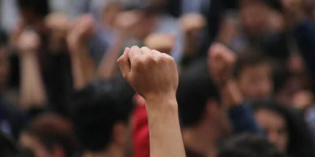 Studenci chcą władzy, a nie arkuszy ćwiczeń. Szkoły muszą uczyć Studenci chcą władzy, a nie arkuszy ćwiczeń. Szkoły muszą uczyć je organizowania się.
| przegladursynowski.pl