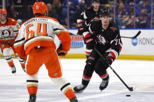 Torrid Sabres zdobywa bramkę przy pierwszym strzale, wybiegnij i pokonaj Ducks
| przegladursynowski.pl